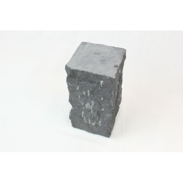 天然石から作られたブロックです。